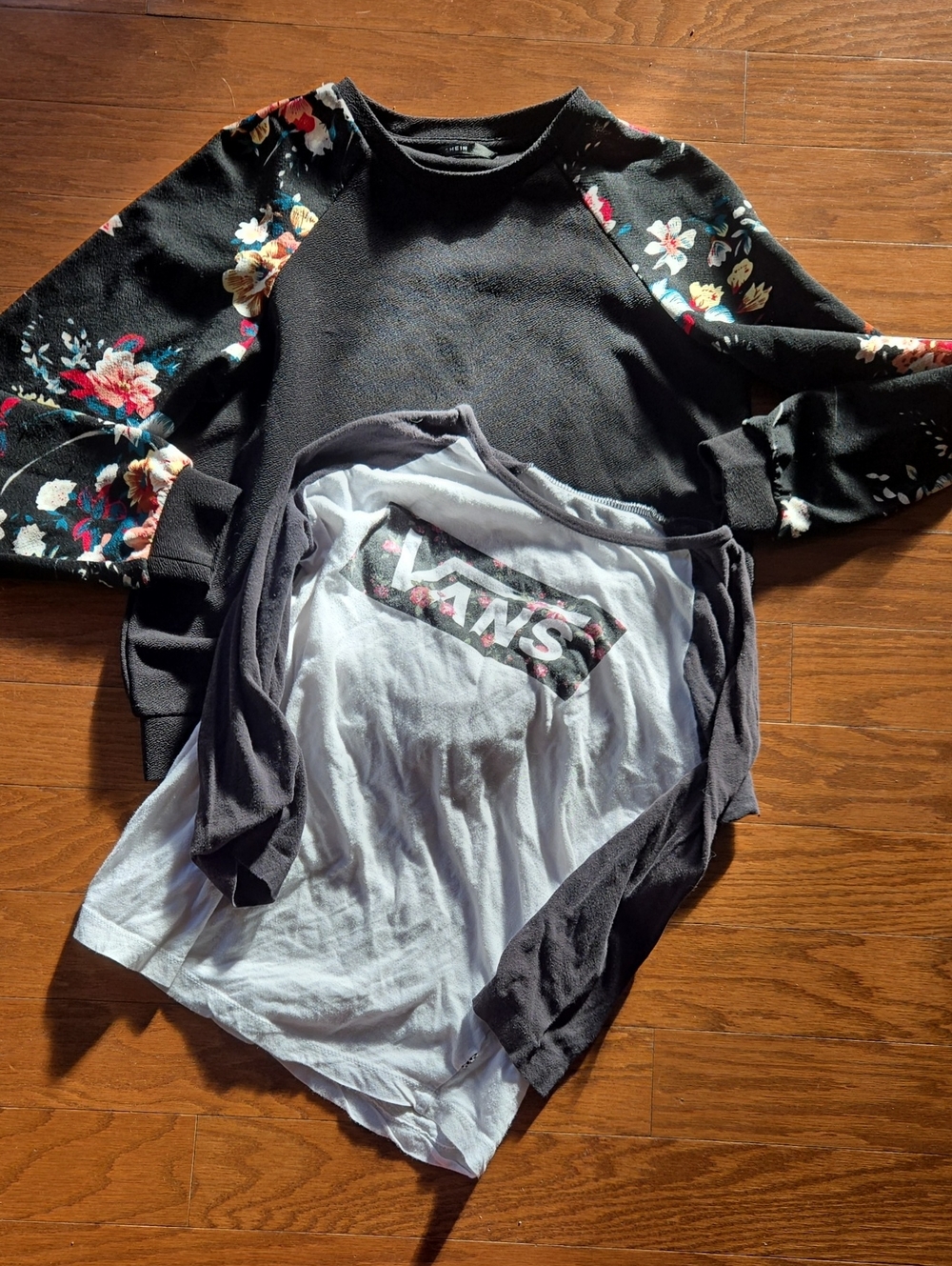 Vans Women's Black Floral-Sleeve Sweatshirt